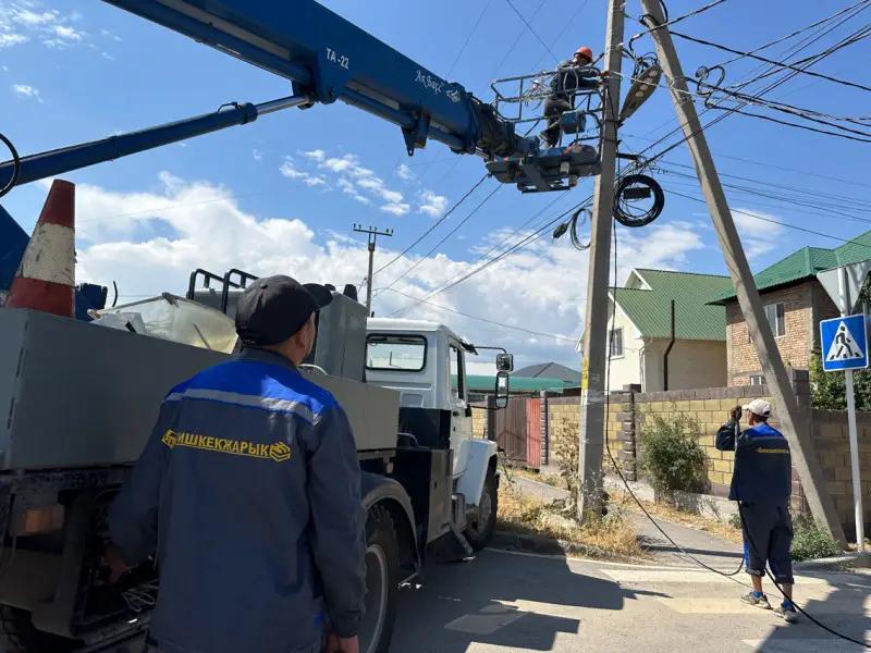 На трех столичных улицах установили 126 светильников