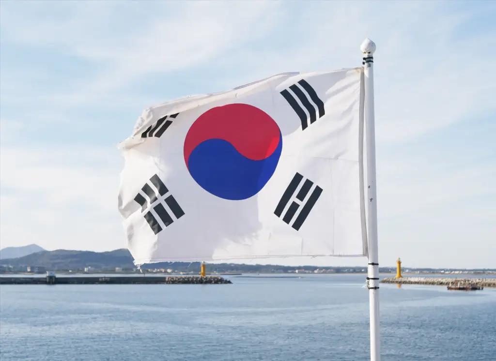 Средняя зарплата кыргызских мигрантов в Корее составляет $1.8 тысячи