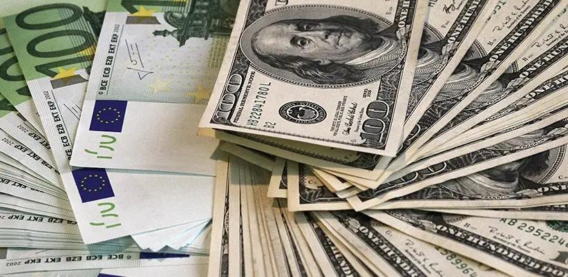 Рубль дорожает к доллару и евро. Курсы валюты Центробанка РФ