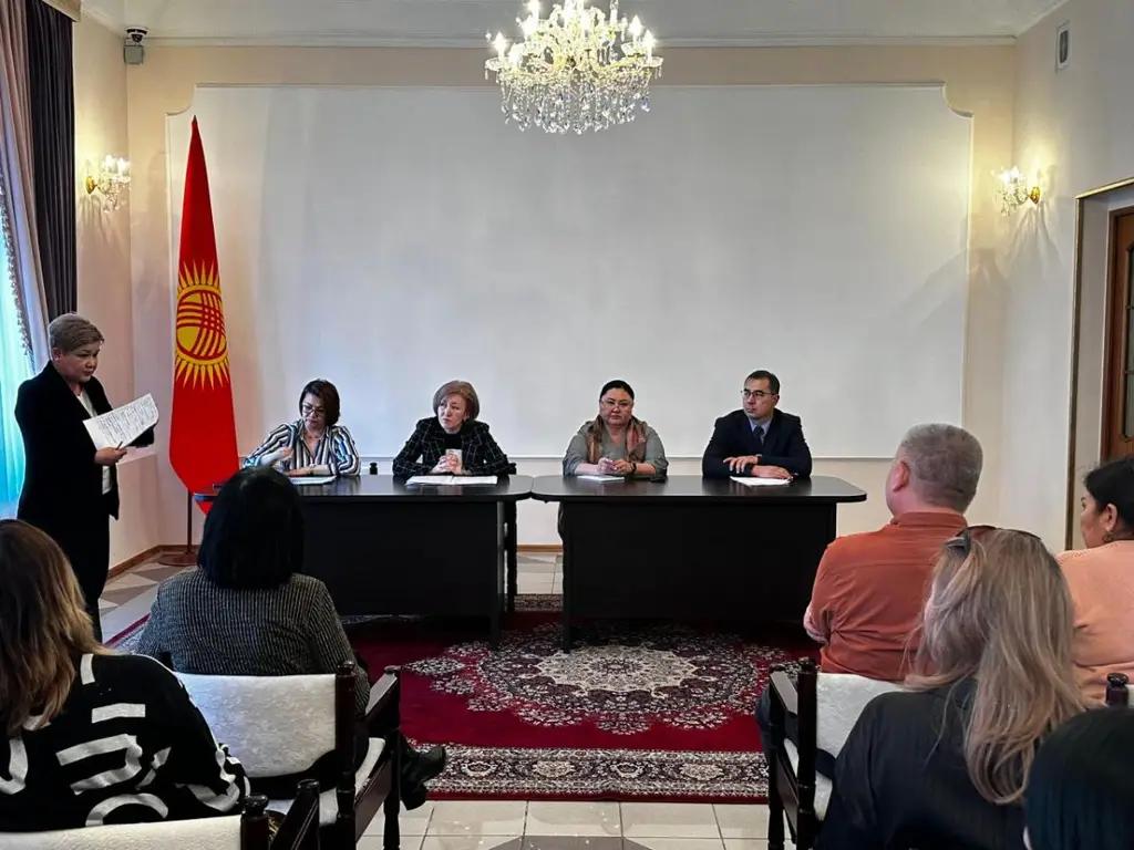 Кыргызским мигрантам в РФ рассказали о способах выхода на пенсию