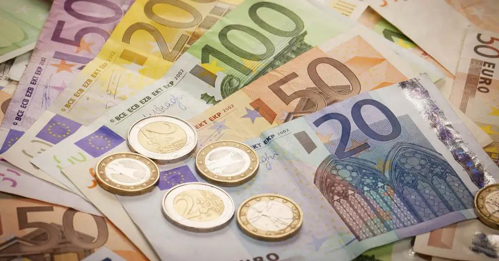 Размер минимальной зарплаты в ЕС достигает €2 тыс.