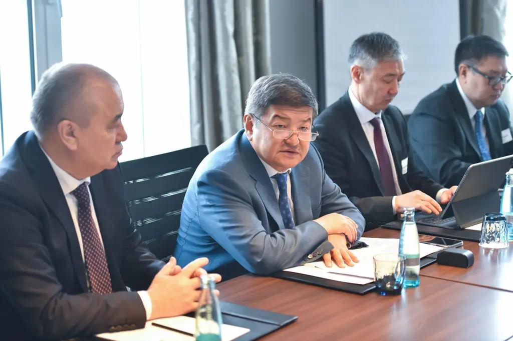 Жапаров обсуждает с немецким банком финансирование ВИЭ в КР
