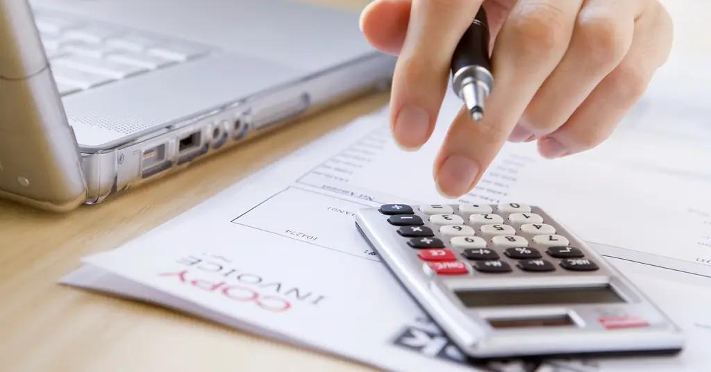 Крупнейшими плательщиками налогов в КР продолжают оставаться предприятия торговли, связи и Кумтор