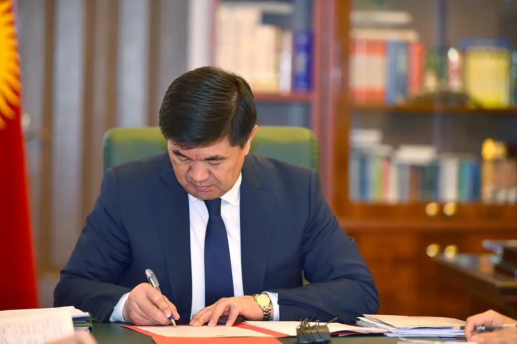 Абылгазиев подписал постановление о повышении зарплат учителей