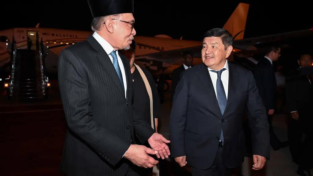 Премьер-министр Малайзии прибыл в КР с официальным визитом