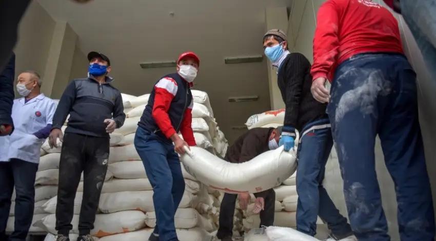 Фонд материального резерва передал КР 300 тонн муки