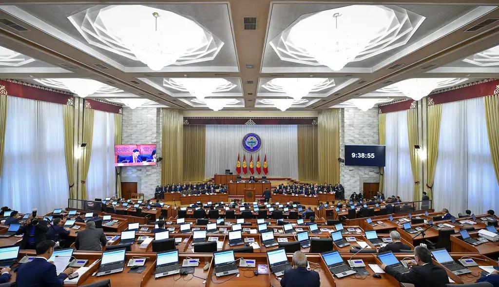 В 2020 году прогнозируется снижение внешнего долга до 43.5%.