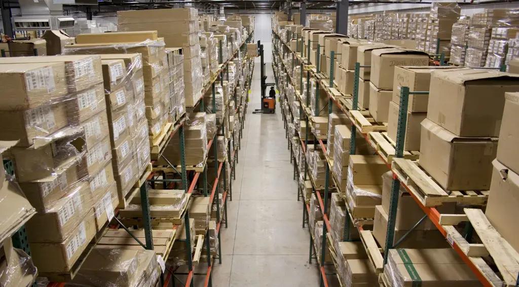 В Кыргызстане оборот оптовой и розничной торговли вырос на 6.7%