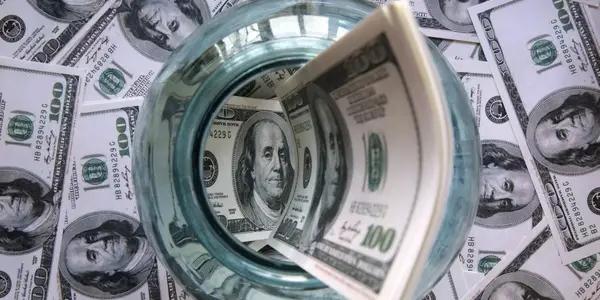 В КР предлагают приостановить начисление дохода по валютным вкладам