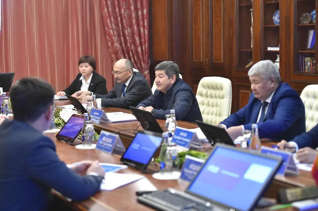 Глава кабина КР встретился с топ-менеджментом «Газпрома»