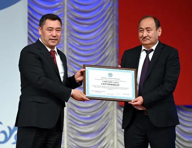 Президент выделил 3 млн сомов на реабилитационный центр в Чолпон-Ате