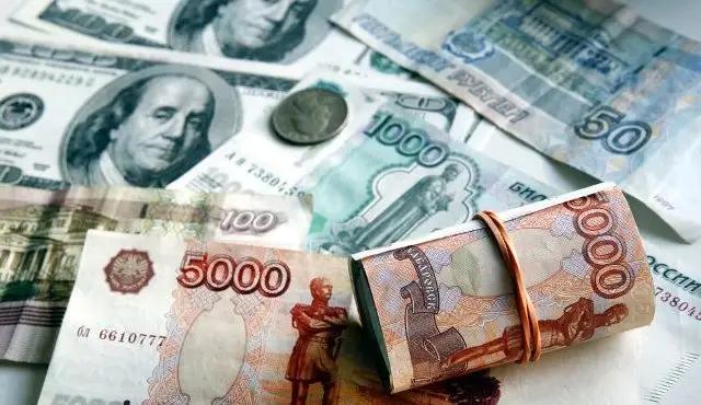 На Московской бирже курс доллара к рублю снизился на 59 копеек