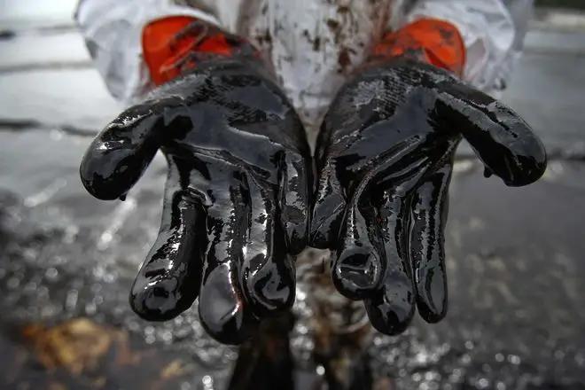 Мировые цены на нефть рухнули до $30 за баррель