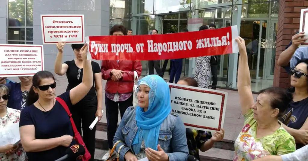 1,1 млн человек в Казахстане не смогли платить по кредитам в 2016 году