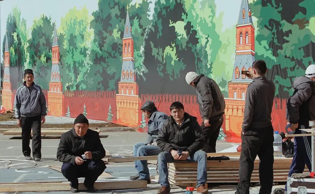 У мигрантов в РФ осталось два дня для приведения документов в порядок — МИД