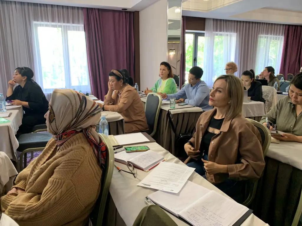 Для представителей швейных компаний Кыргызстана провели тренинг по KPI