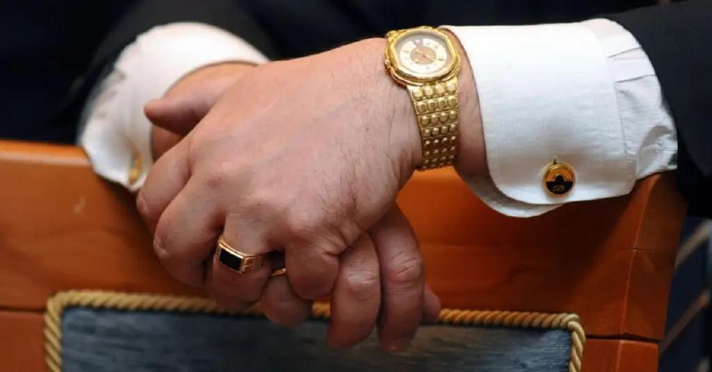 Расходы бюджета на зарплату чиновников в 1,6 раза выше, чем на пособия малоимущим