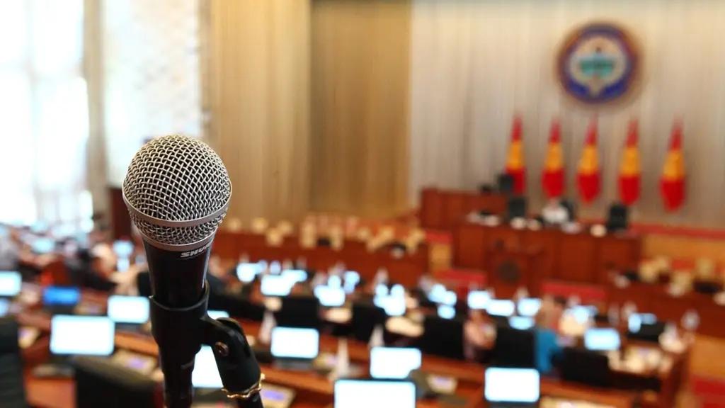 Расходы аппарата Жогорку Кенеша в октябре выросли на 31.5%