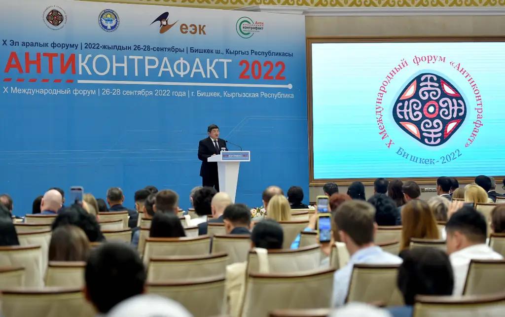 Обороты контрафакта сравнимы с оборотом оружия и наркотиков — Жапаров
