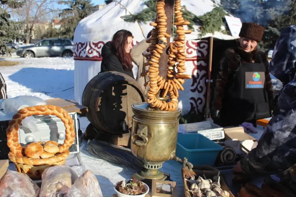 В Караколе проходит зимняя туристическая ярмарка