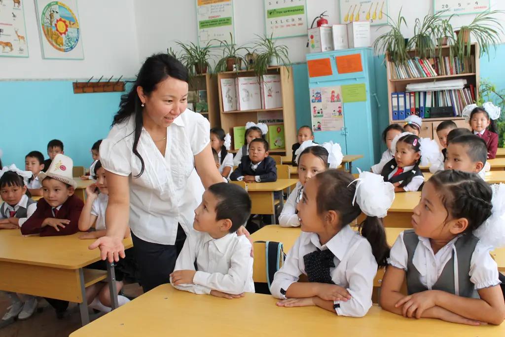 Самый низкий уровень производительности труда в КР у работников сферы образования