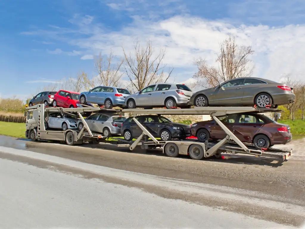 В КР за пять месяцев зарегистрировано почти 16 тысяч свежепригнанных авто