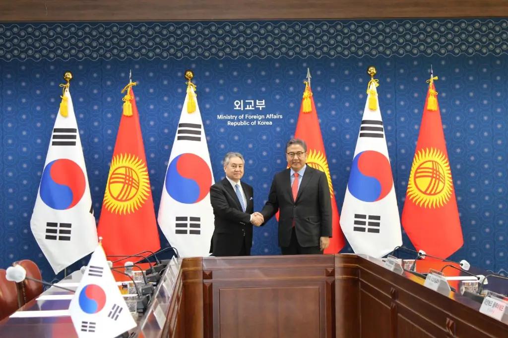 Южная Корея намерена в 2023 году запустить прямое авиасообщение с КР