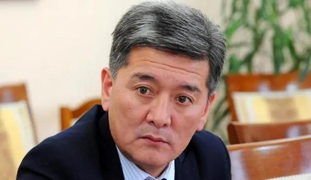 Темир Сариев попросил президента снять с должности главу Минтранса