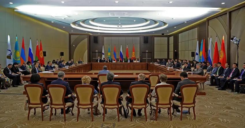 Премьер Кыргызстана предложил покончить с 5-месячными согласованиями документов в ЕАЭС