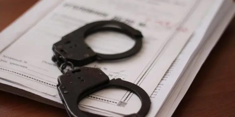 За подделку документов задержан сотрудник ГНС