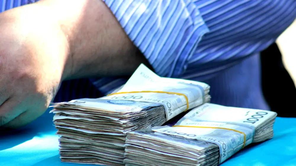 В КР среднемесячная номинальная зарплата за год выросла на $27