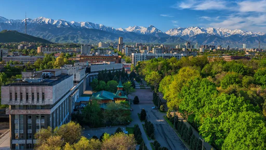 В Казахстане бизнес возобновляет работу