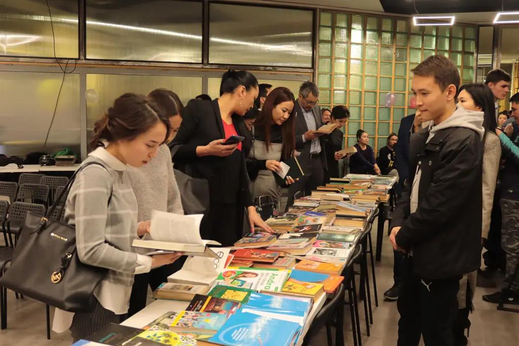В Бишкеке отметили международный день дарения книг
