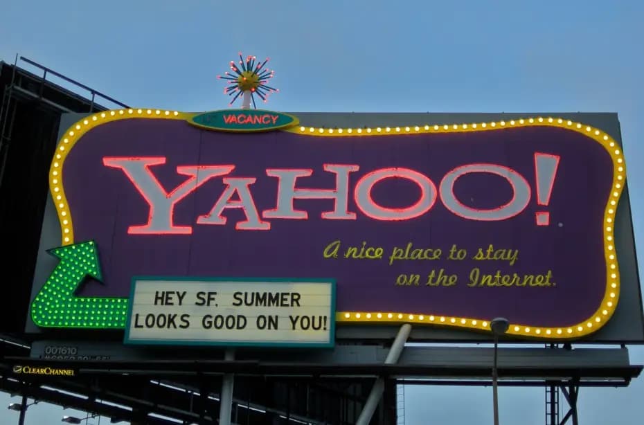 Yahoo сократит штат на 15%