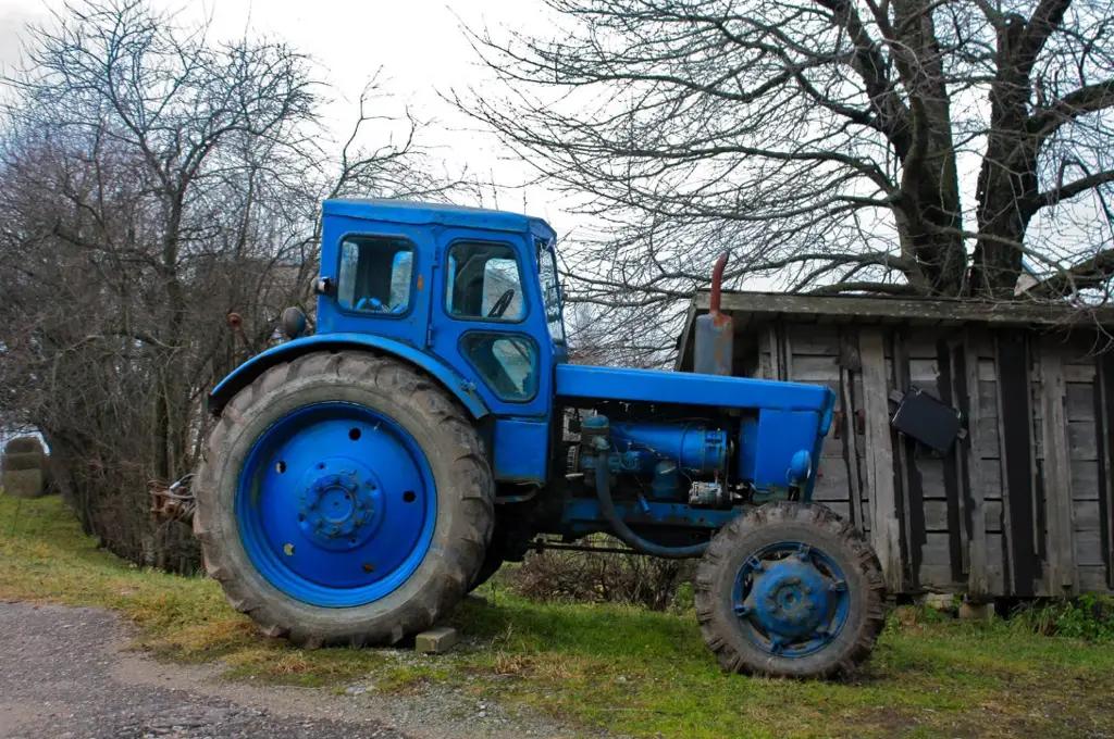 Срок эксплуатации 50% сельхозтехники превышает 40 лет — министр