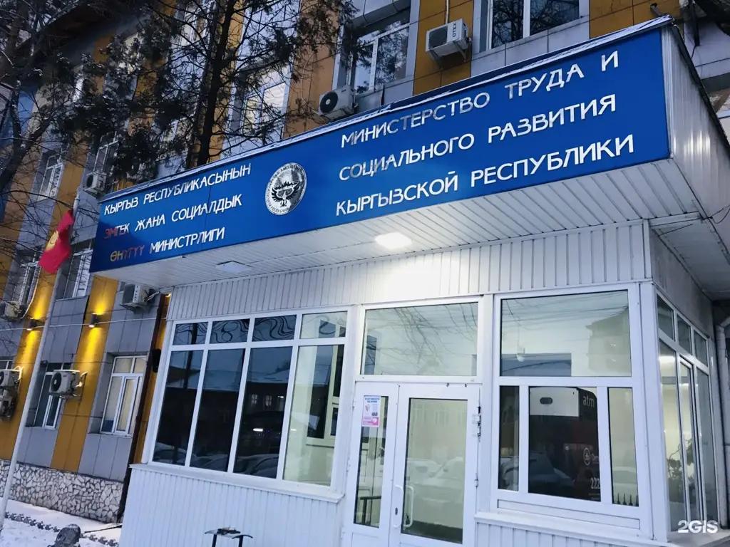 В Минтруда рассказали, сколько часов в день могут работать подростки