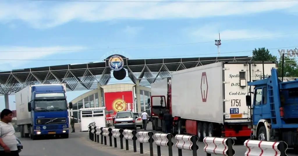 Объем торговли Кыргызстана с ЕАЭС снизился сразу на 11%