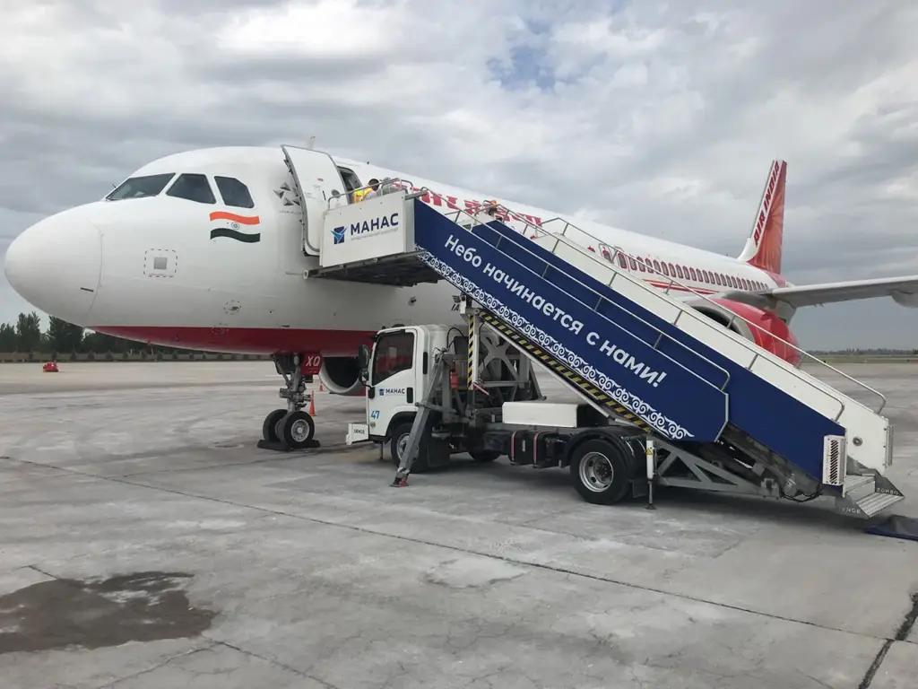 В Бишкек из Индии вернулись граждане КР