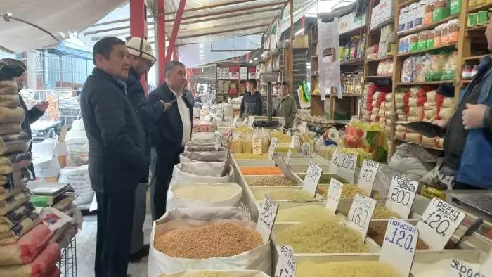 За два месяца максимальная цена на лук снизилась на 15.38%