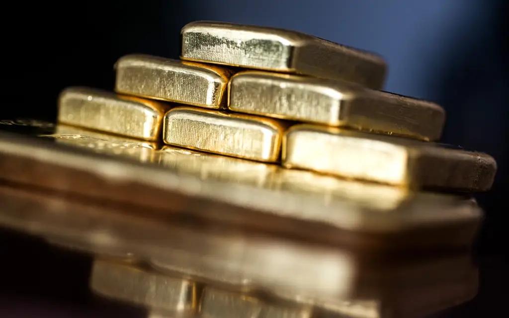Кыргызстан сократил экспорт золота в Швейцарию в пользу Великобритании