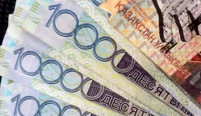 Нацбанк РК уточнил, что ограничения по наличным платежам коснутся только юрлиц