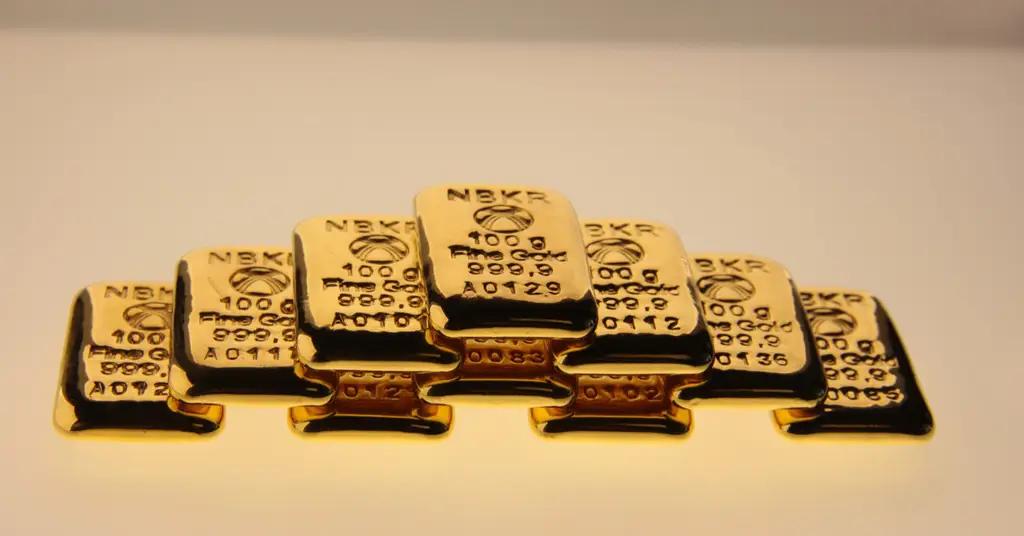 За сутки граммовые золотые слитки Нацбанка КР подешевели на 9 сомов