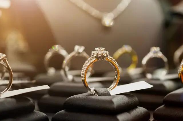 Импорт серебряных изделий в КР превышает производство в 39.5 раза