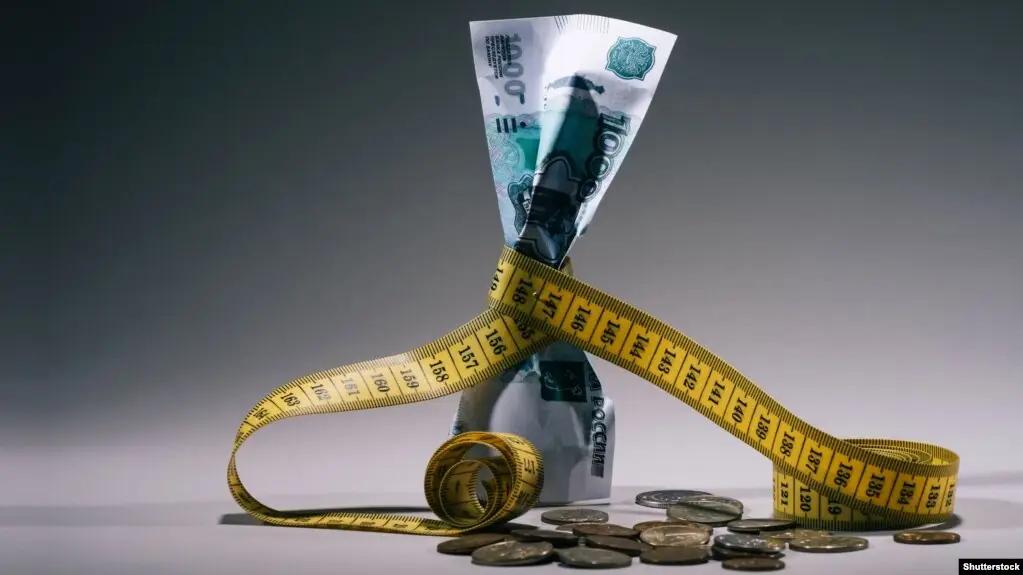 Рубль просел за майские праздники к доллару и евро