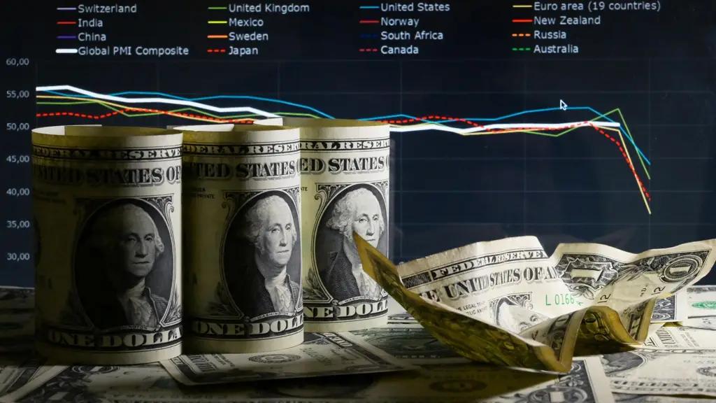 В Кыргызстане спрос и цена доллара на межбанковских торгах снизились