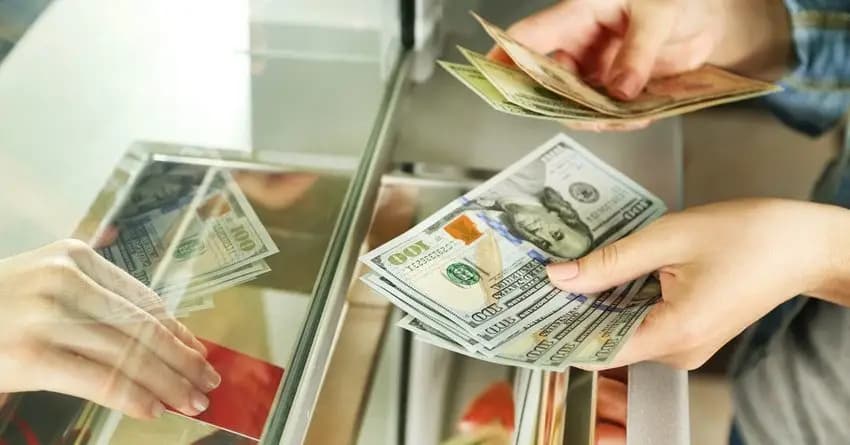 Нацбанк КР хочет разрешить получать перевод в валюте отправления