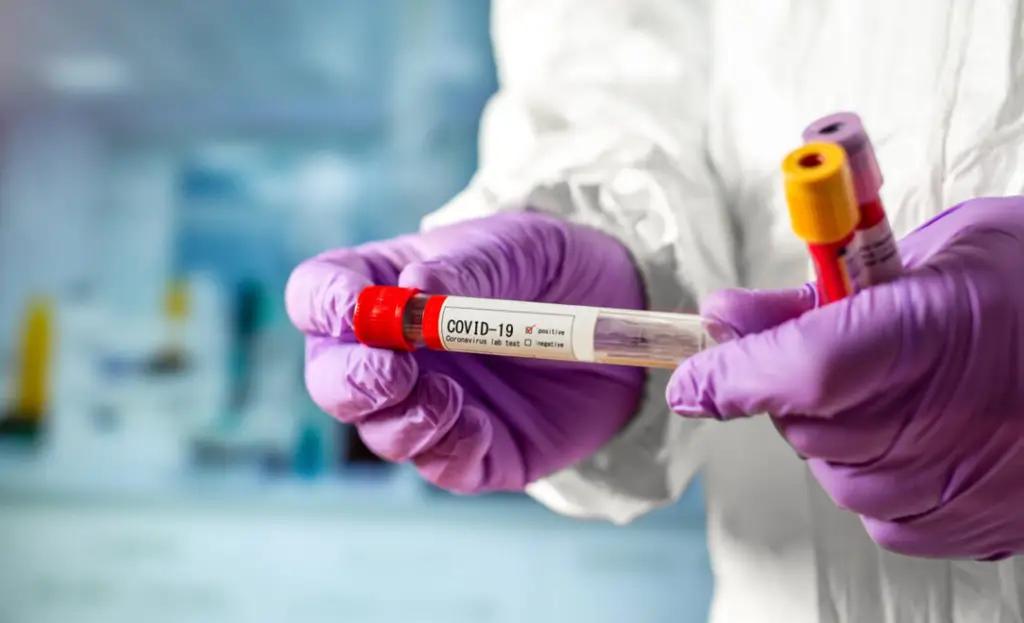 У сотрудников аппарата правительства КР обнаружен COVID-19