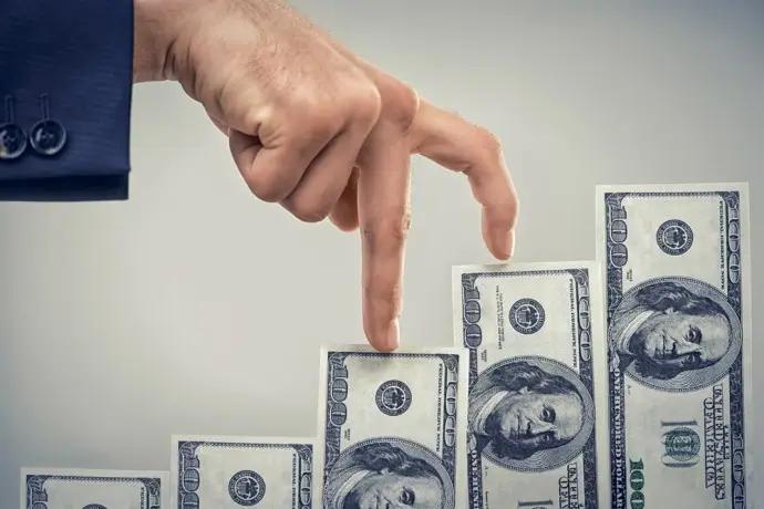 Иностранцы в Кыргызстане отдают предпочтение депозитам в долларах