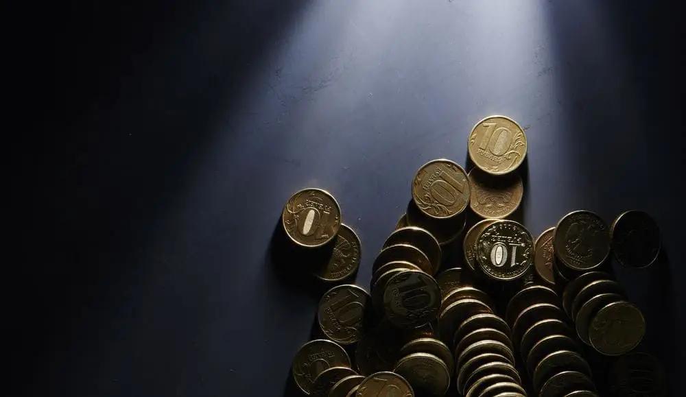 Рубль упал наряду с евро и тенге. Курсы валюты Нацбанка на 2 ноября