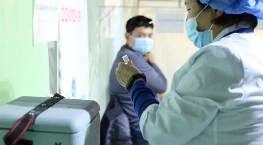 В столичные прививочные пункты поступила вакцина Pfizer